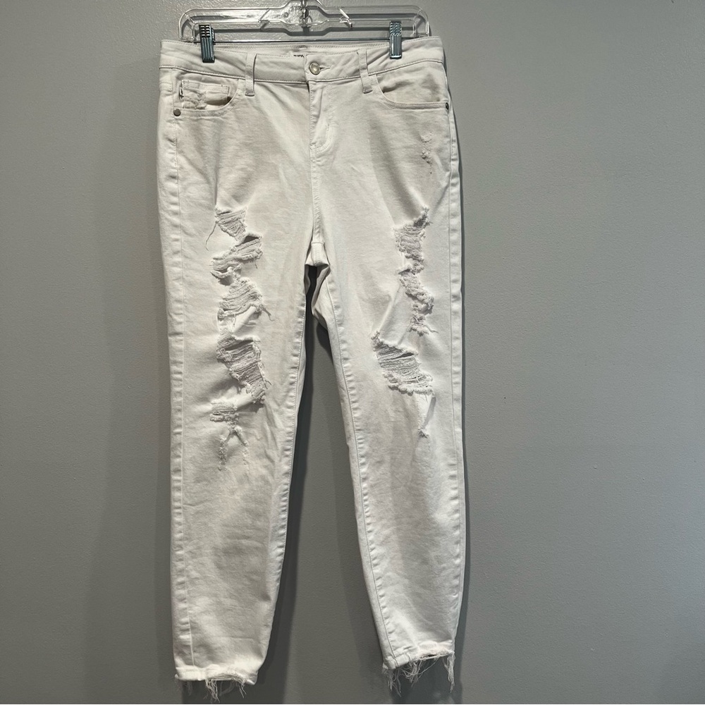 Judy Blue Jeans Women
Size 9/29 White Denim High
Rise Skinny Fit
Distressed